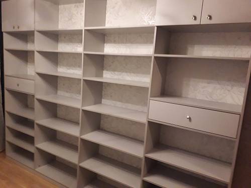 Проект №222. Встроенный книжный шкаф с ящиками 