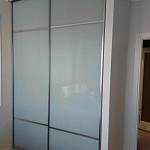 Шкаф-купе с дверями из стекла в плёнке Oracal