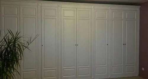 Проект №105. Шкаф с распашными дверями в комнату